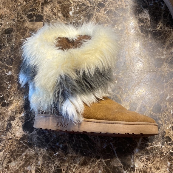 Brown boots - Picture 3 of 3